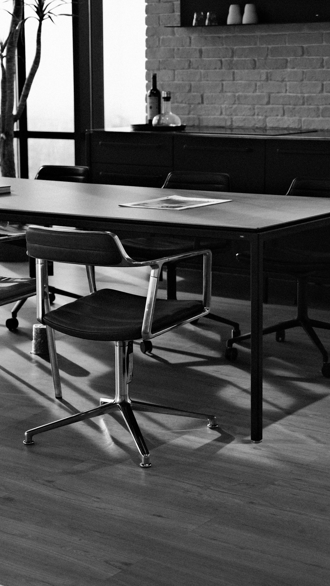 modern-conference-room-with-chairs-and-table-6jpbs2ykacu
